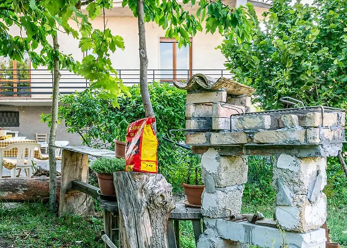 Amazing In Vakantiehuis Scurcola Marsicana